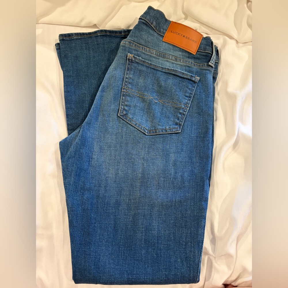 Lucky Brand Sweet Mid Rise Boot
Cut Jeans Size 8
